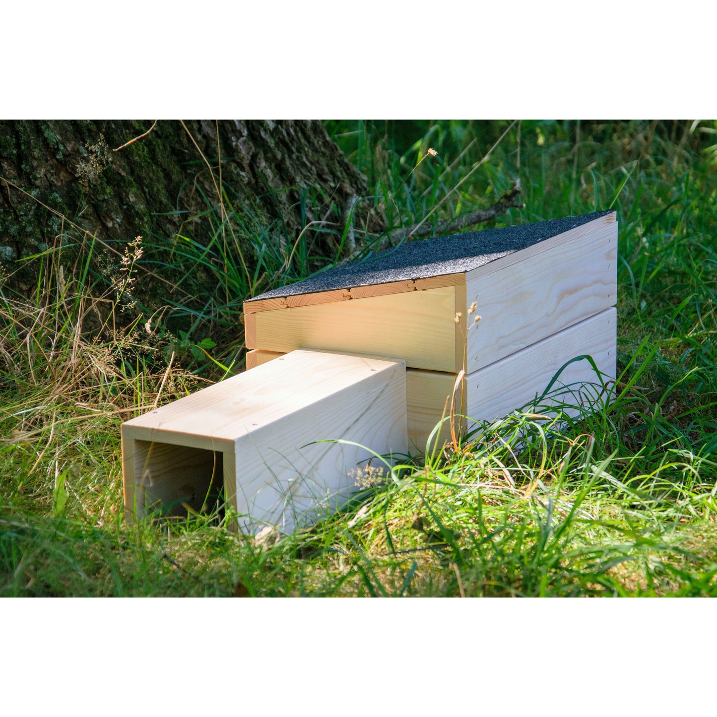 Handgefertigtes Igelhaus aus umweltfreundlichem Holz – ideal für naturnahe Gärten