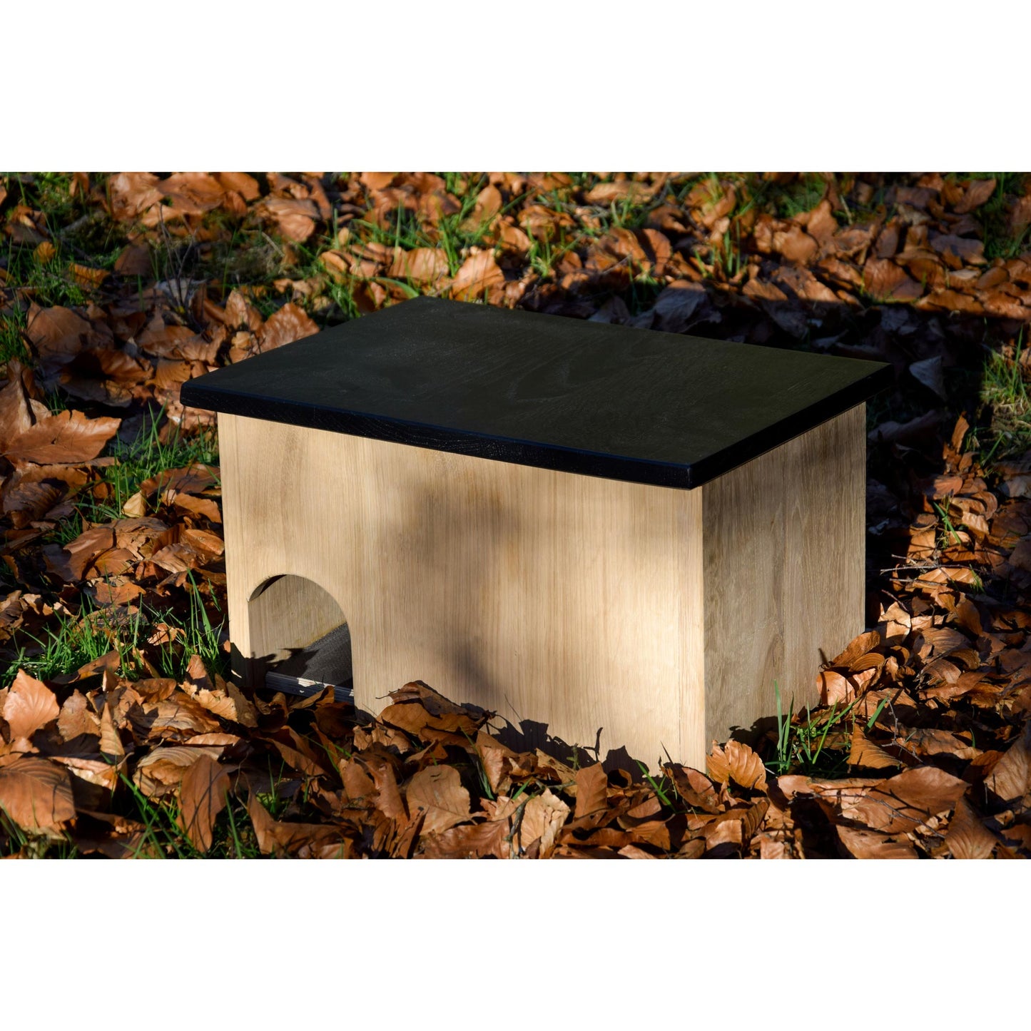 Handgefertigtes Igelhaus aus massiver Eiche – robust, wetterbeständig und nachhaltig