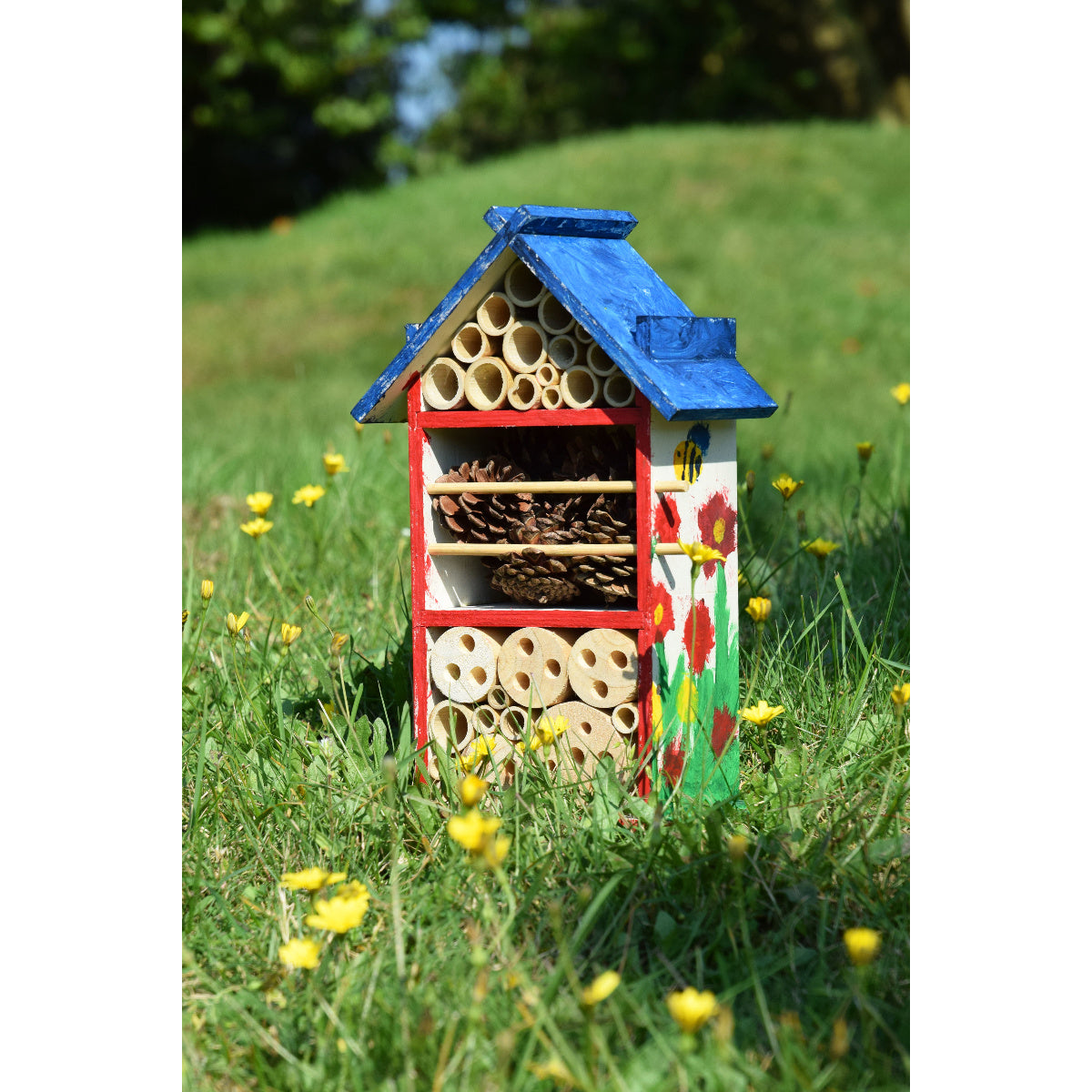 Art. 22369FSC - Insektenhotel Bausatz inkl. Farbe | DIY-Set für Kinder