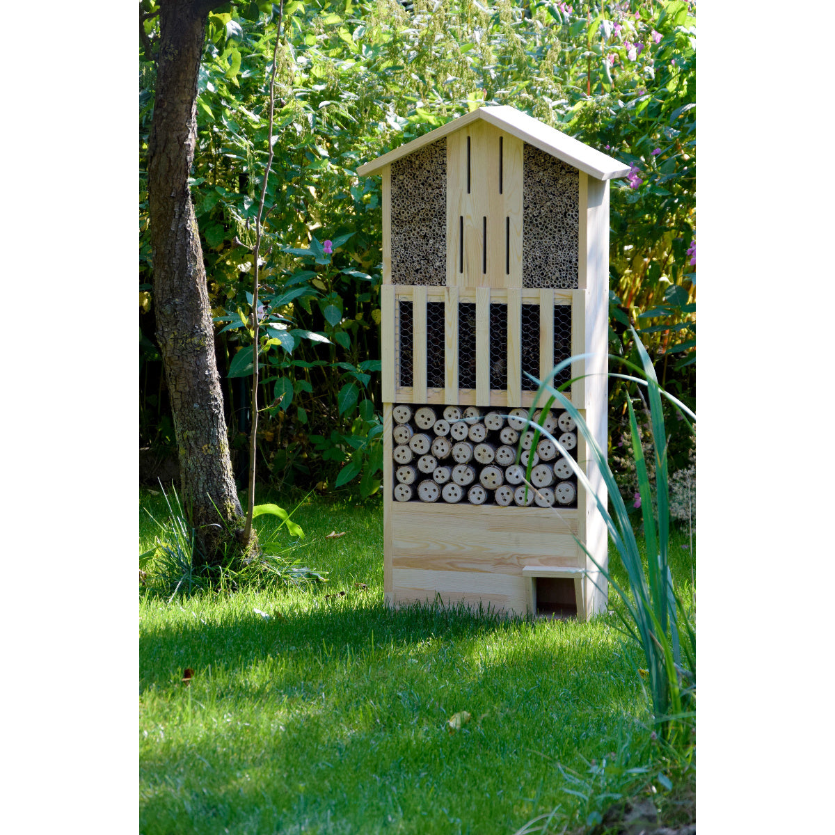 Art. 22697e - XXL Insektenhotel-Wand mit Igelhaus | Natur