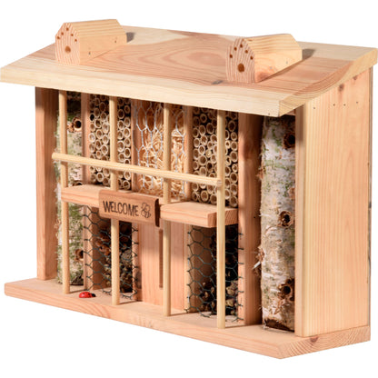 Nachhaltiges Wildbienenhotel mit natürlichem Füllmaterial – robustes Insektenhaus aus Kiefernholz, Made in Europe, für den Schutz von Nützlingen im Garten.