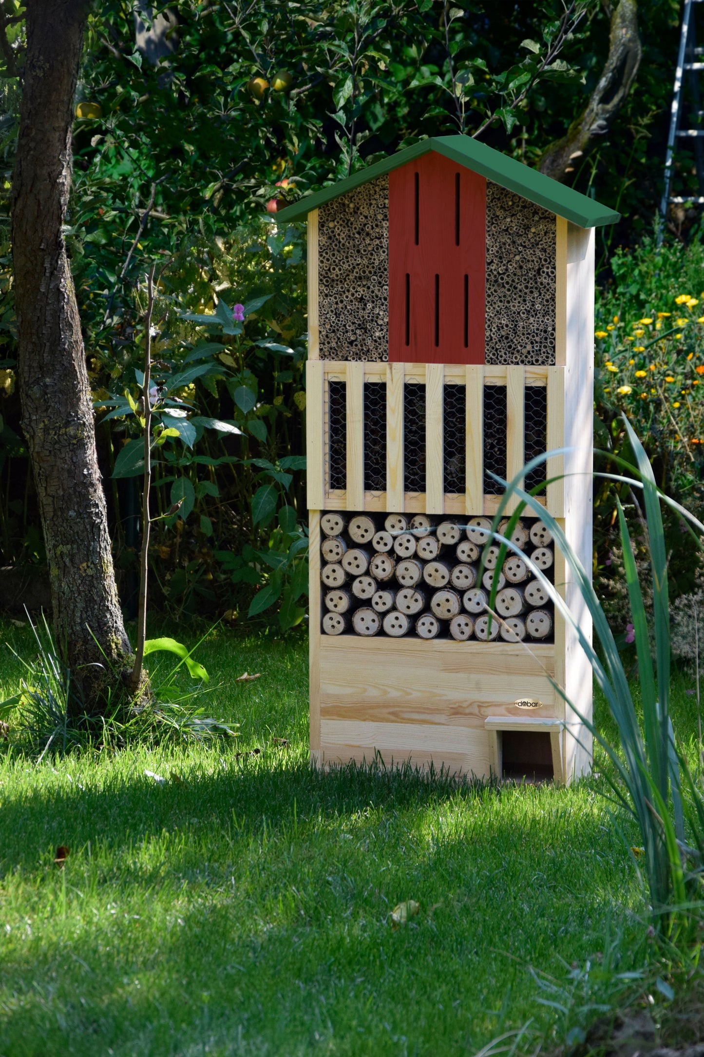 Art. 22696FSCe - XXL Insektenhotel-Wand mit integriertem Igelhaus